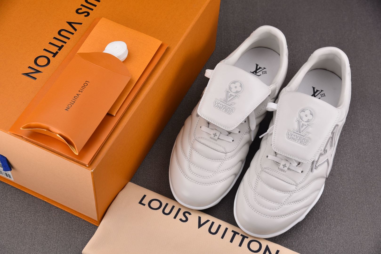 LV驴牌 尺码39-45

纯原出品-LOUIS VUITTON Footprint 球鞋 白色 YZ0