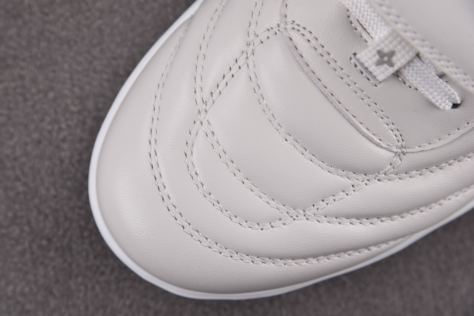 LV驴牌 尺码39-45

纯原出品-LOUIS VUITTON Footprint 球鞋 白色 YZ0