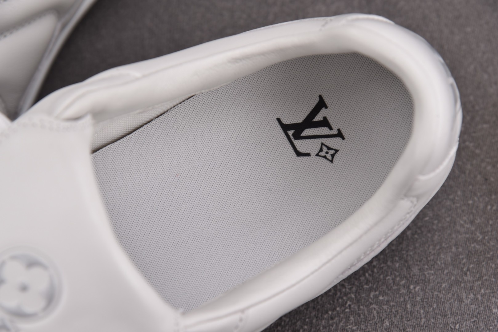 LV驴牌 尺码39-45

纯原出品-LOUIS VUITTON Footprint 球鞋 白色 YZ0