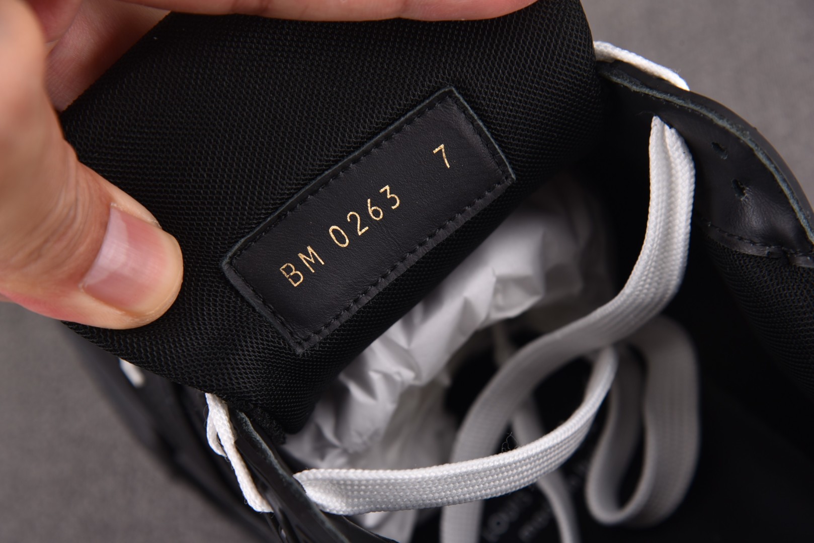 LV驴牌 尺码39-45

纯原出品-Louis Vuitton LV Trainer Black 黑色