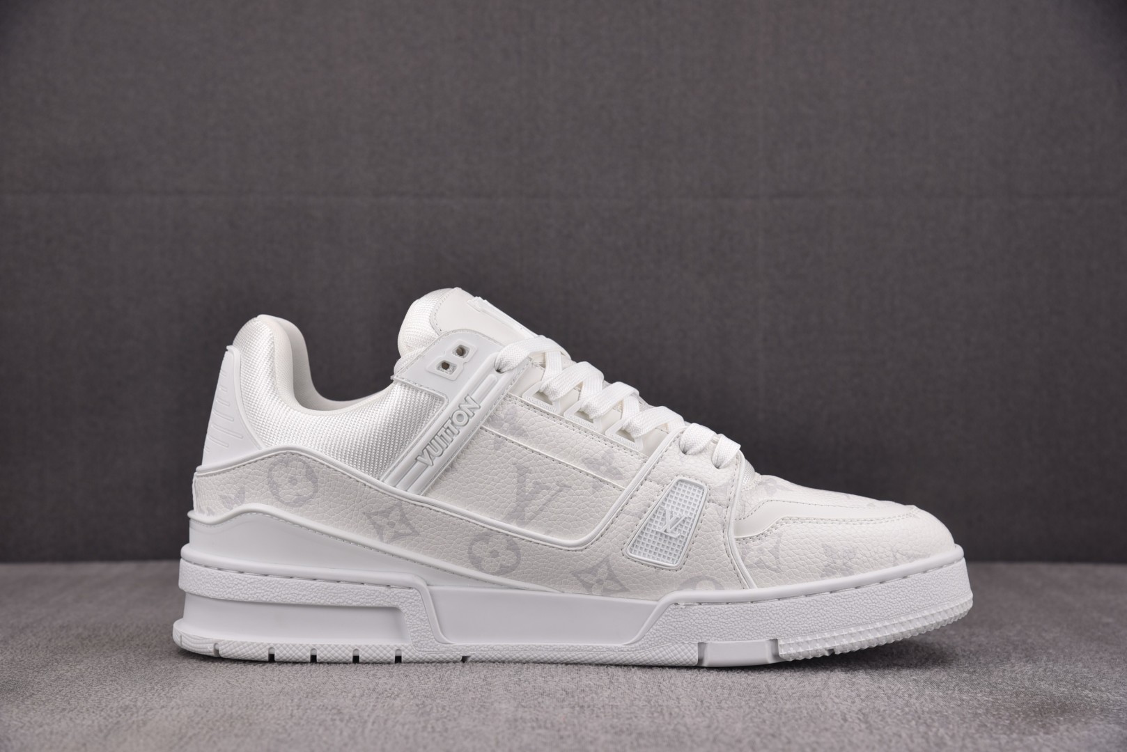 LV驴牌 尺码39-45

纯原出品-Louis Vuitton LV Trainer White 白色