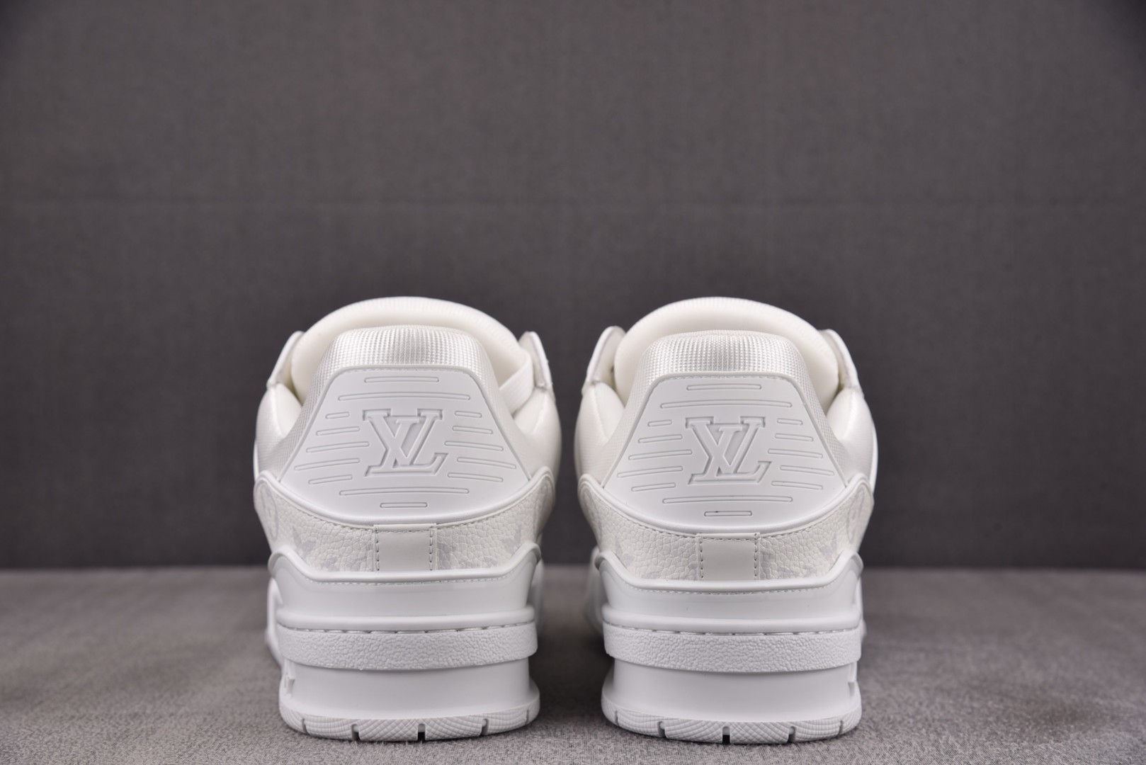 LV驴牌 尺码39-45

纯原出品-Louis Vuitton LV Trainer White 白色