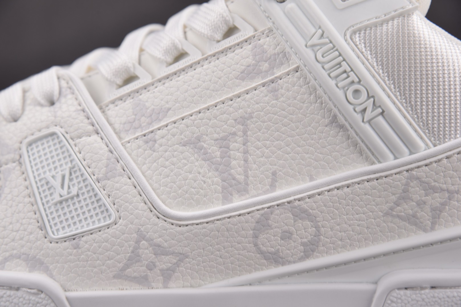 LV驴牌 尺码39-45

纯原出品-Louis Vuitton LV Trainer White 白色