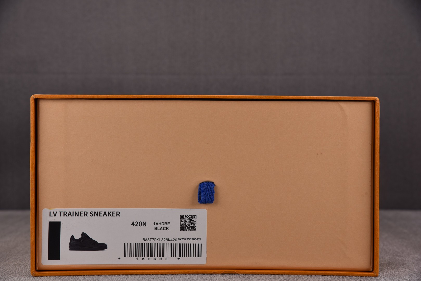 LV驴牌 尺码39-45

纯原出品-LOUIS VUITTON Trainer Black 全黑皮 Y