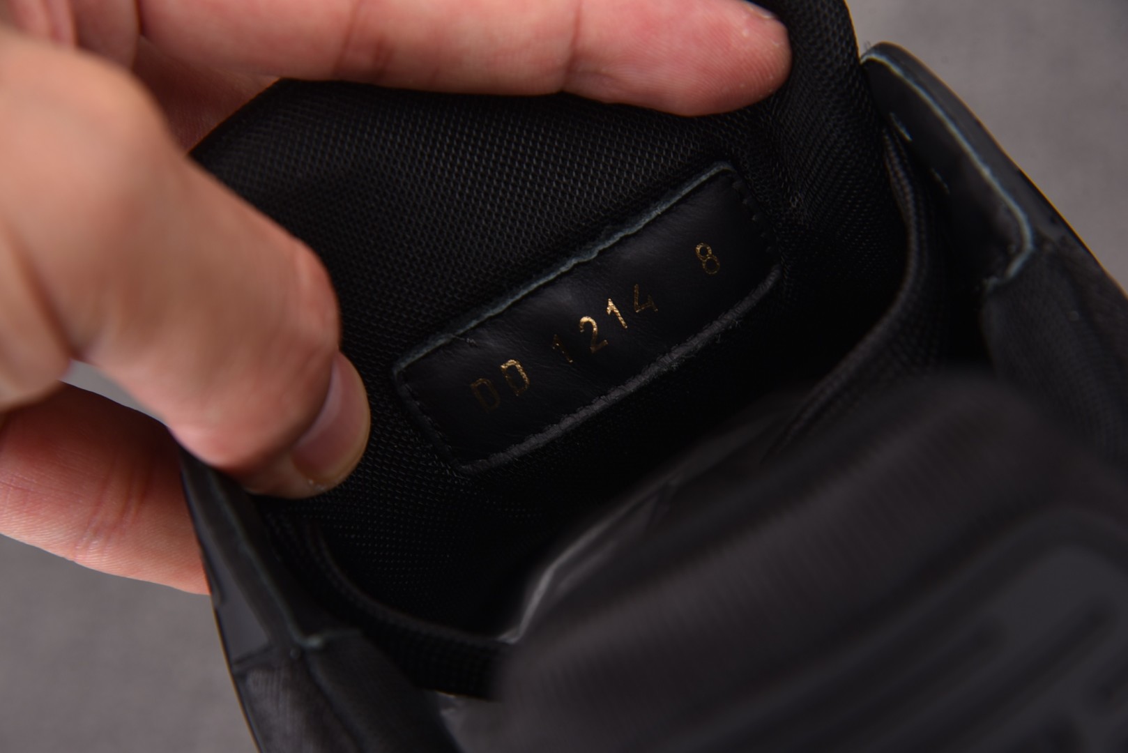 LV驴牌 尺码39-45

纯原出品-LOUIS VUITTON Trainer Black 全黑皮 Y
