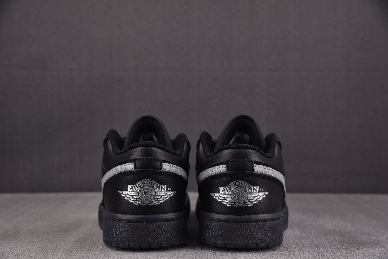 AJ1低帮 尺码35.5-46

纯原版出品-Air Jordan 1 Low Black White 