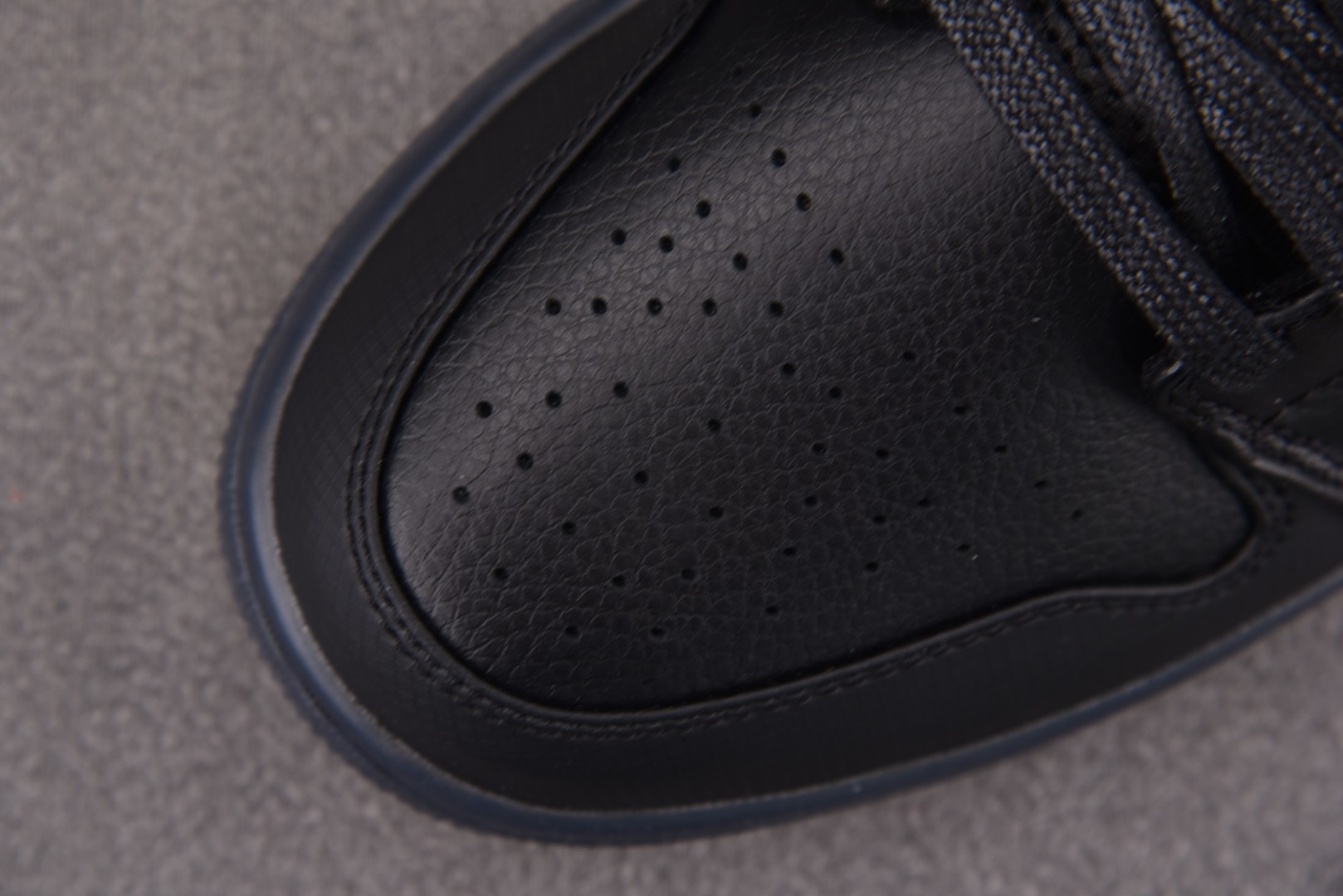 AJ1低帮 尺码35.5-46

纯原版出品-Air Jordan 1 Low Black White 