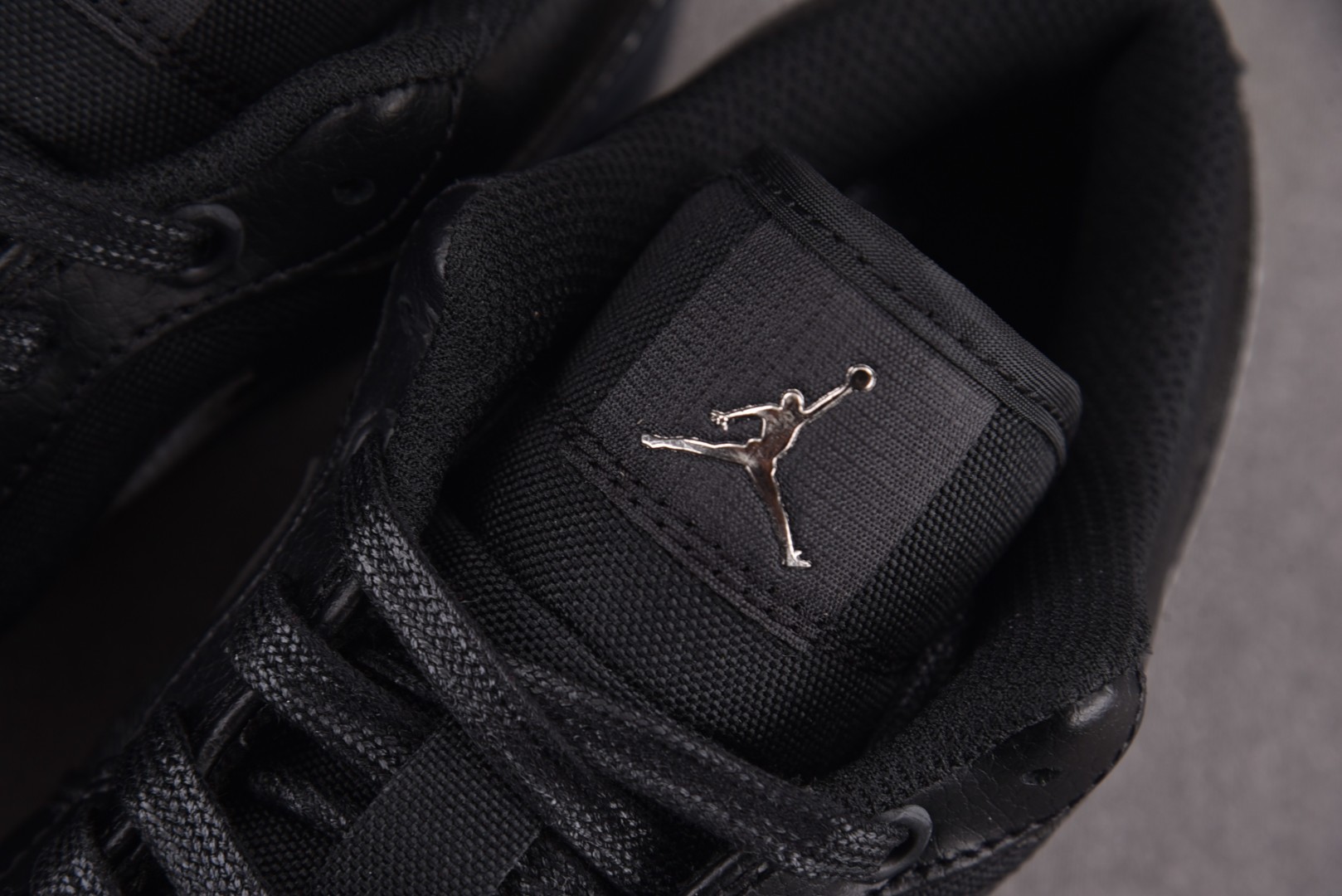 AJ1低帮 尺码35.5-46

纯原版出品-Air Jordan 1 Low Black White 