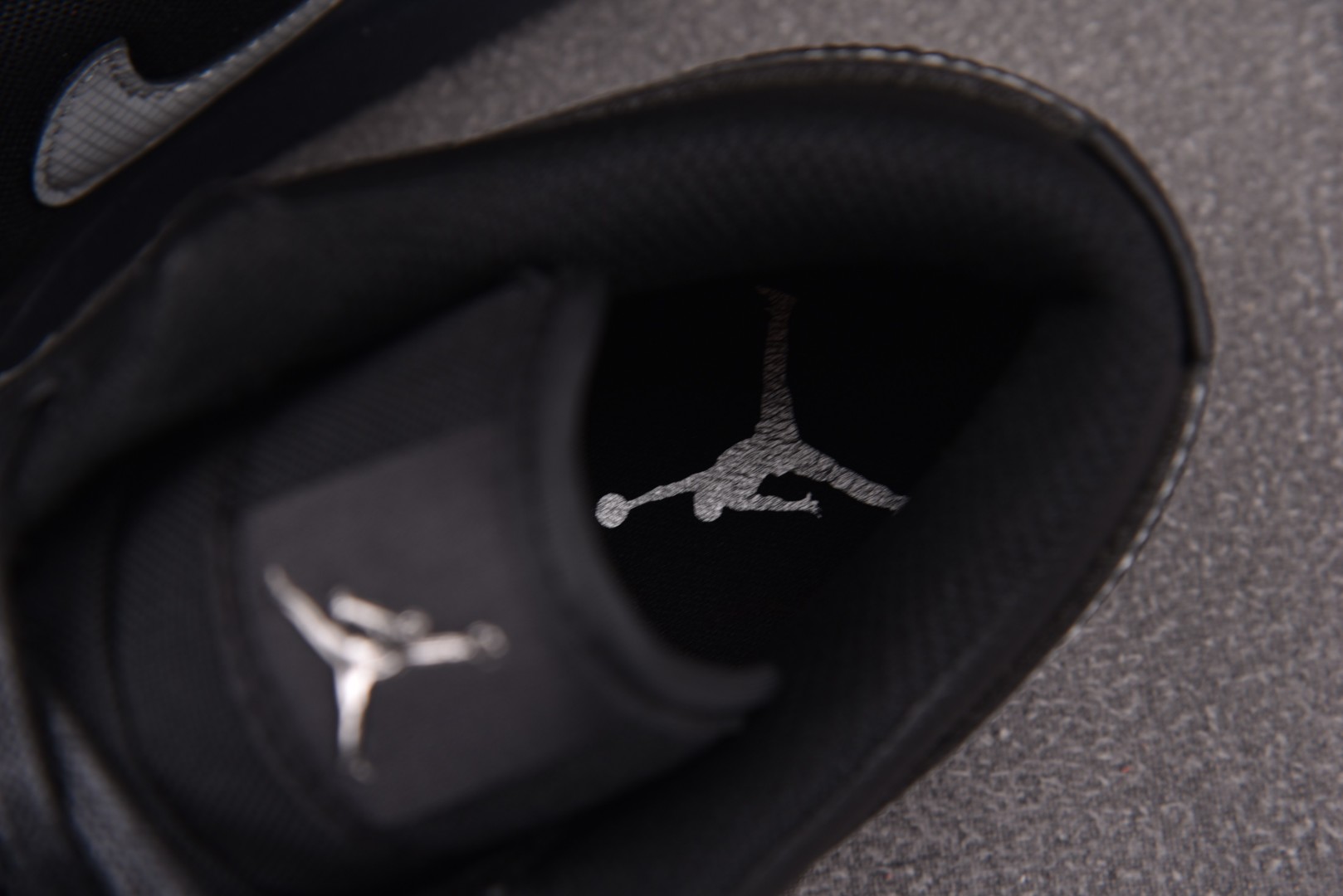 AJ1低帮 尺码35.5-46

纯原版出品-Air Jordan 1 Low Black White 