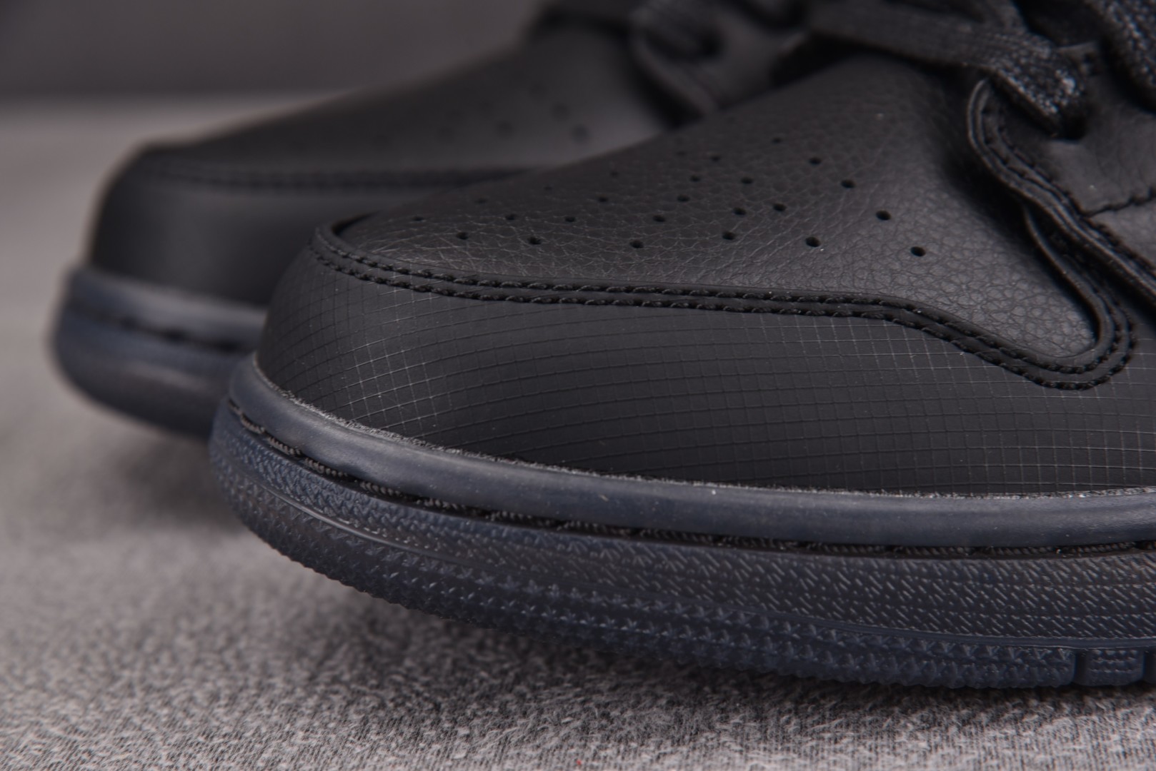 AJ1低帮 尺码35.5-46

纯原版出品-Air Jordan 1 Low Black White 