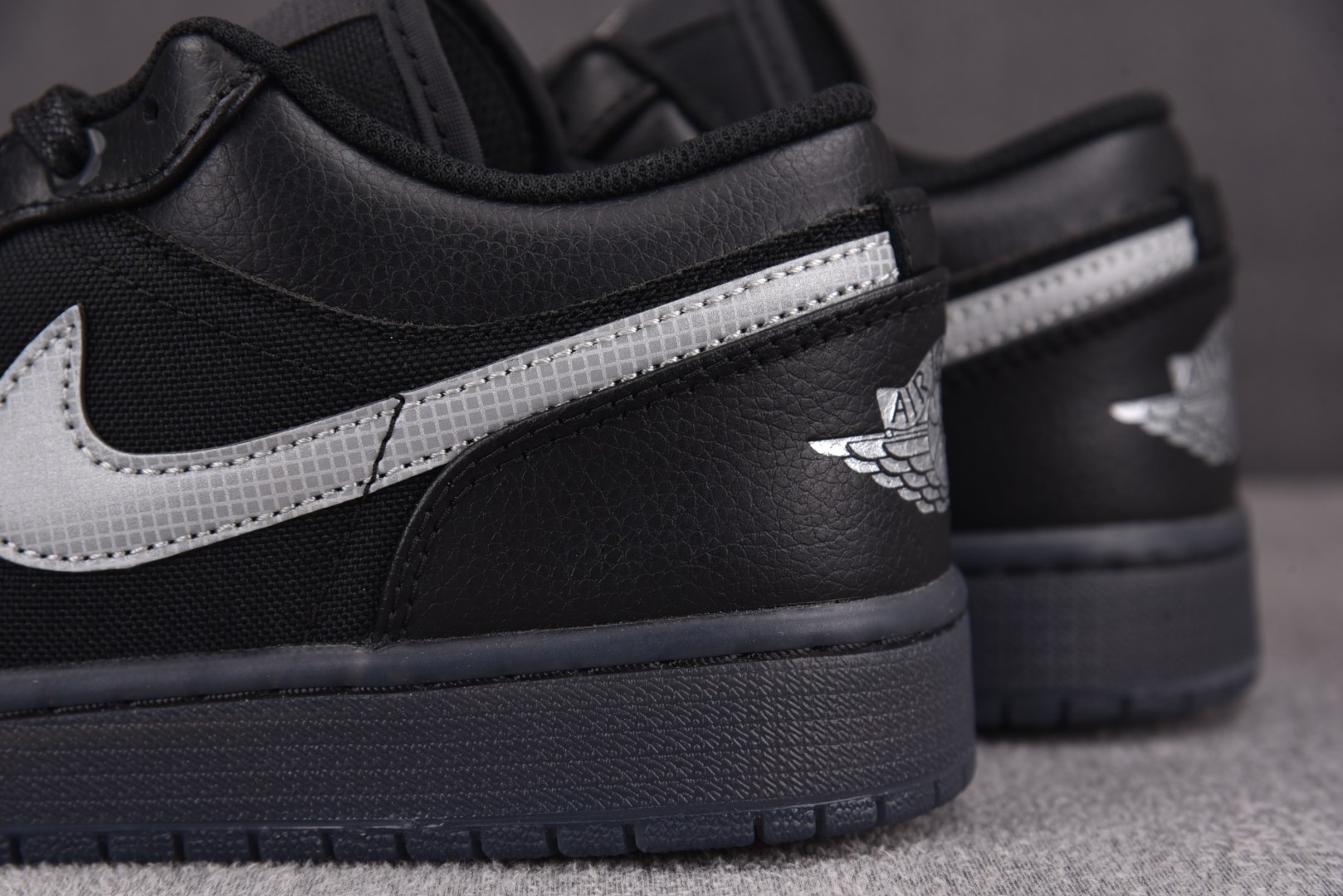 AJ1低帮 尺码35.5-46

纯原版出品-Air Jordan 1 Low Black White 
