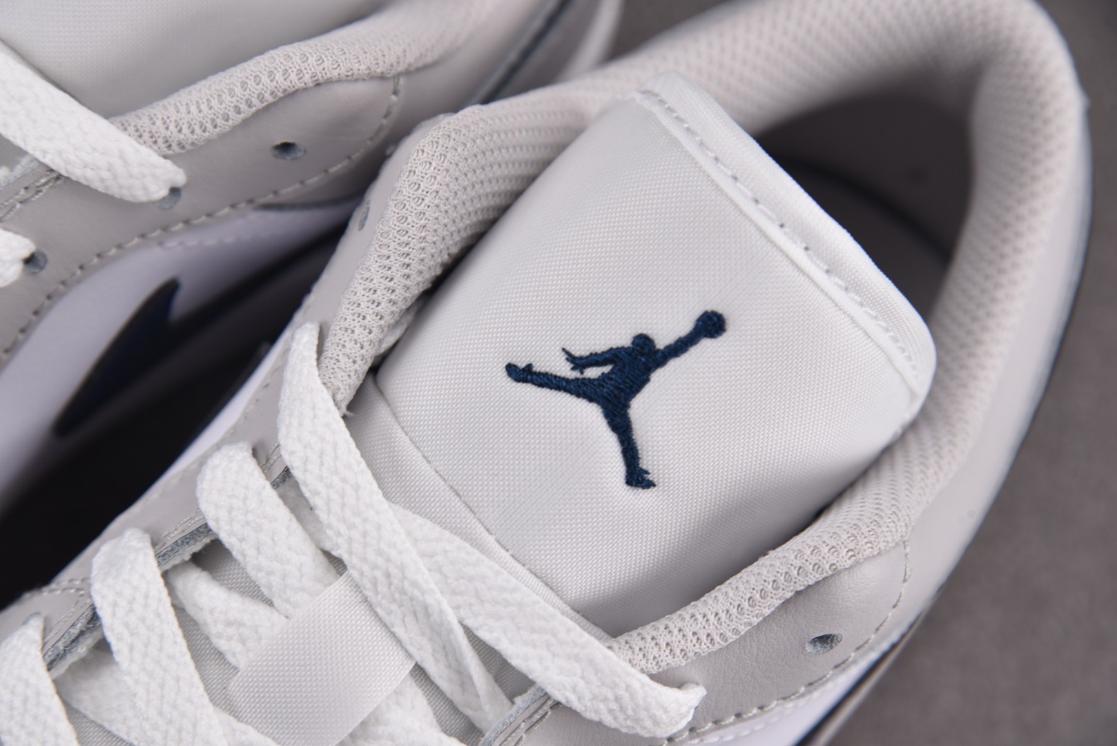 AJ1低帮 尺码40-46

纯原版出品-Air Jordan 1 Low Midnight Navy 