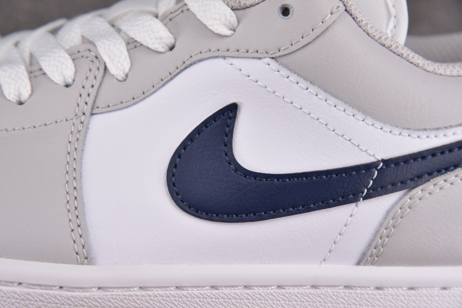 AJ1低帮 尺码40-46

纯原版出品-Air Jordan 1 Low Midnight Navy 