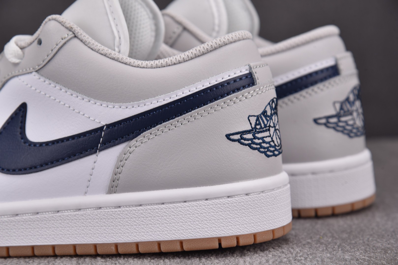 AJ1低帮 尺码40-46

纯原版出品-Air Jordan 1 Low Midnight Navy 