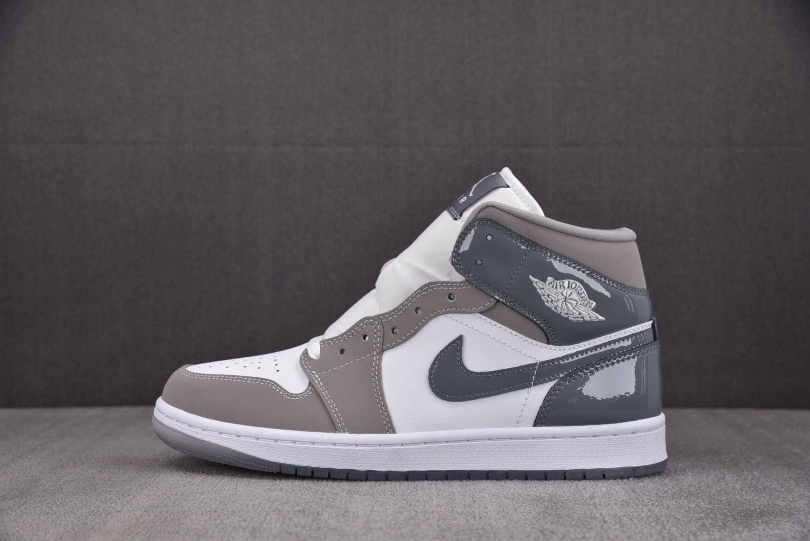 AJ1中帮 尺码40-46

纯原版出品-Air Jordan 1 Mid SE White Mediu
