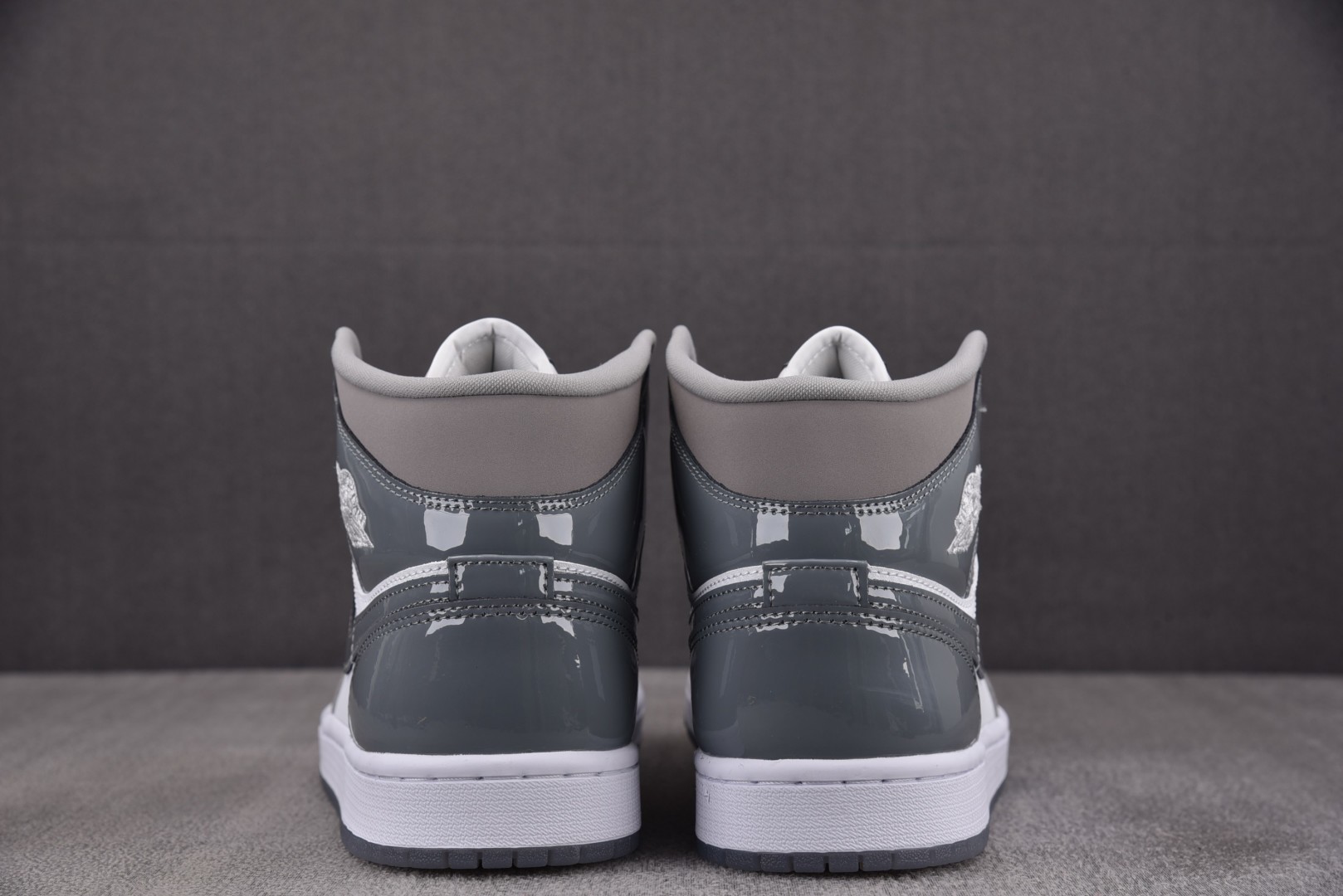 AJ1中帮 尺码40-46

纯原版出品-Air Jordan 1 Mid SE White Mediu