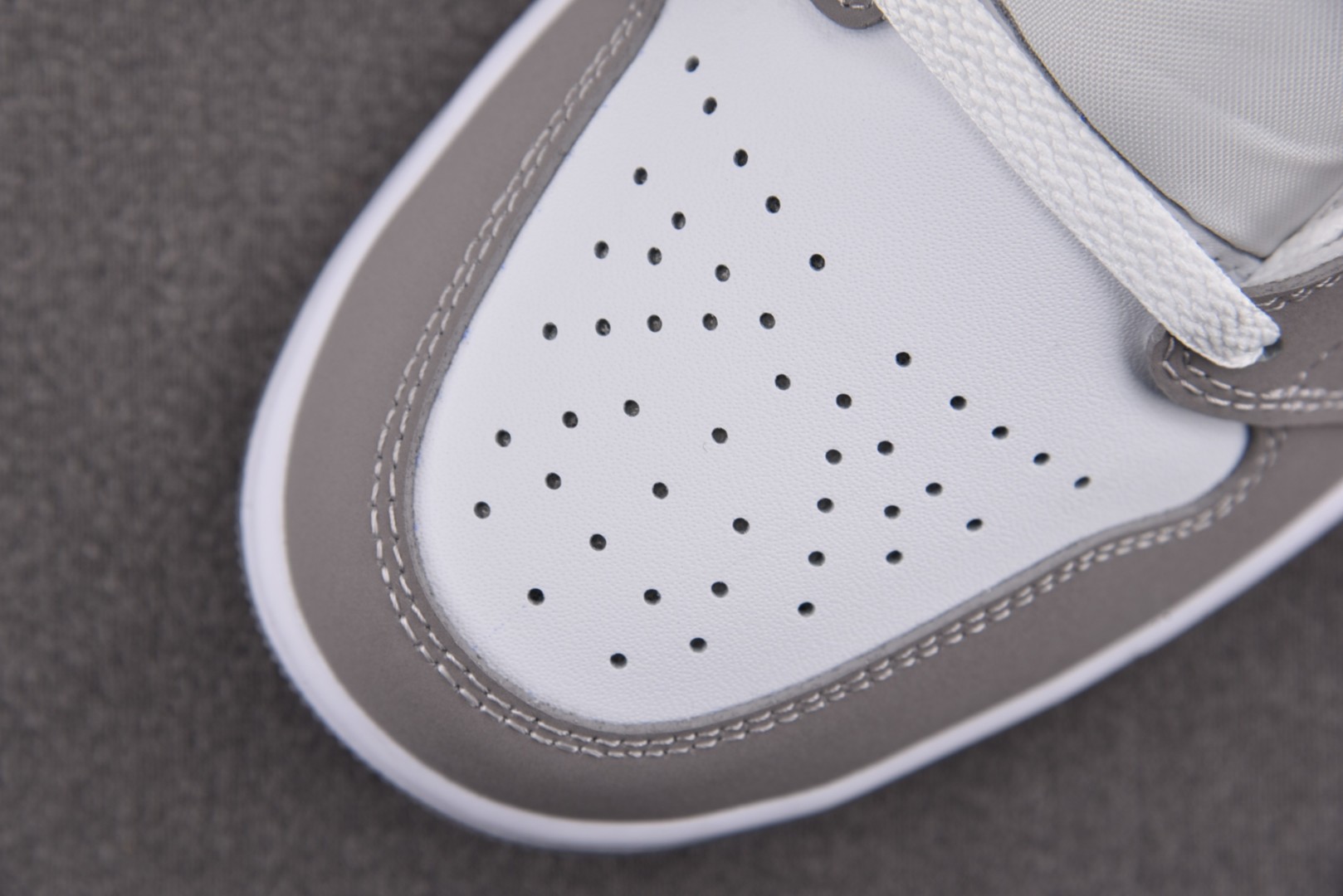AJ1中帮 尺码40-46

纯原版出品-Air Jordan 1 Mid SE White Mediu