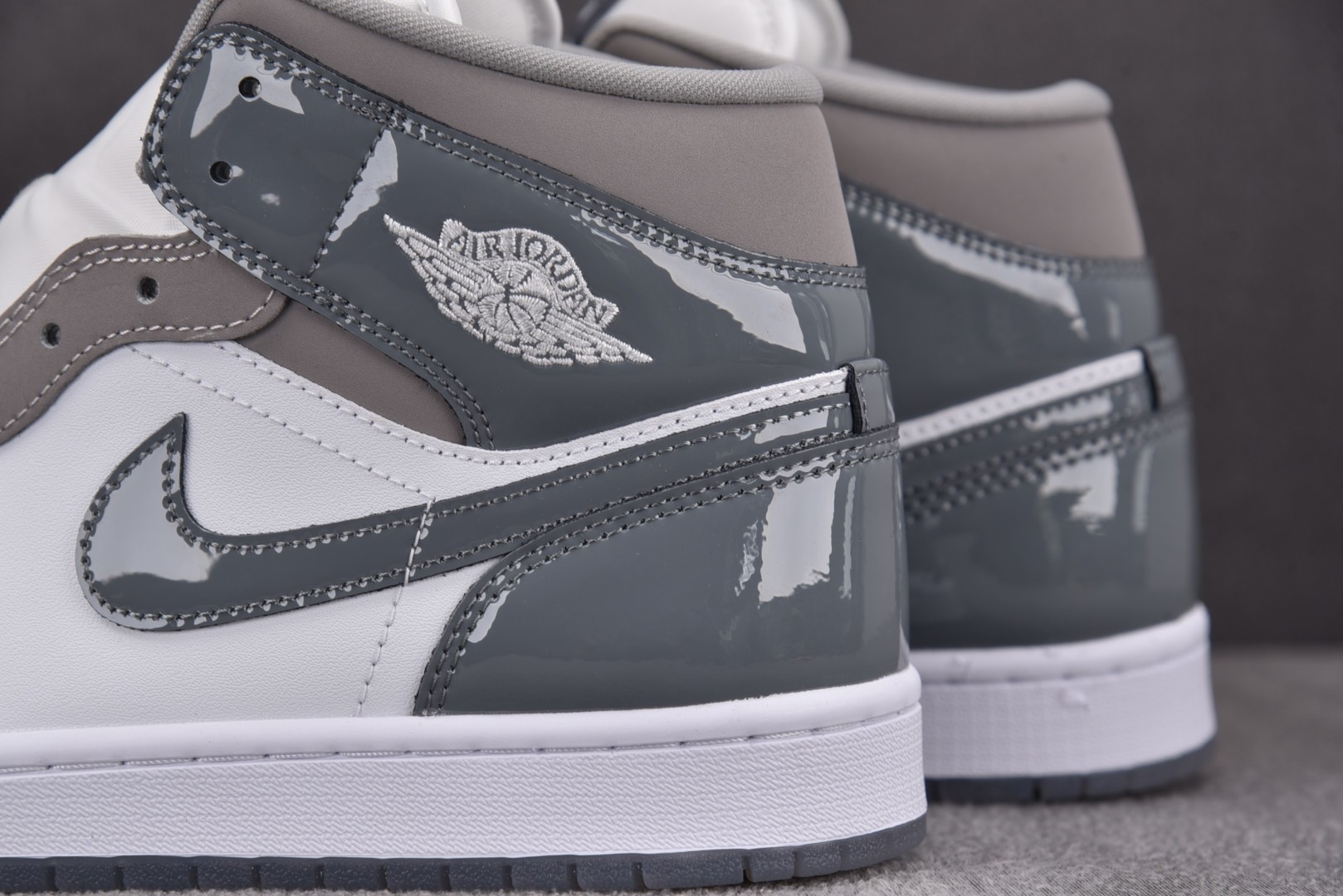 AJ1中帮 尺码40-46

纯原版出品-Air Jordan 1 Mid SE White Mediu