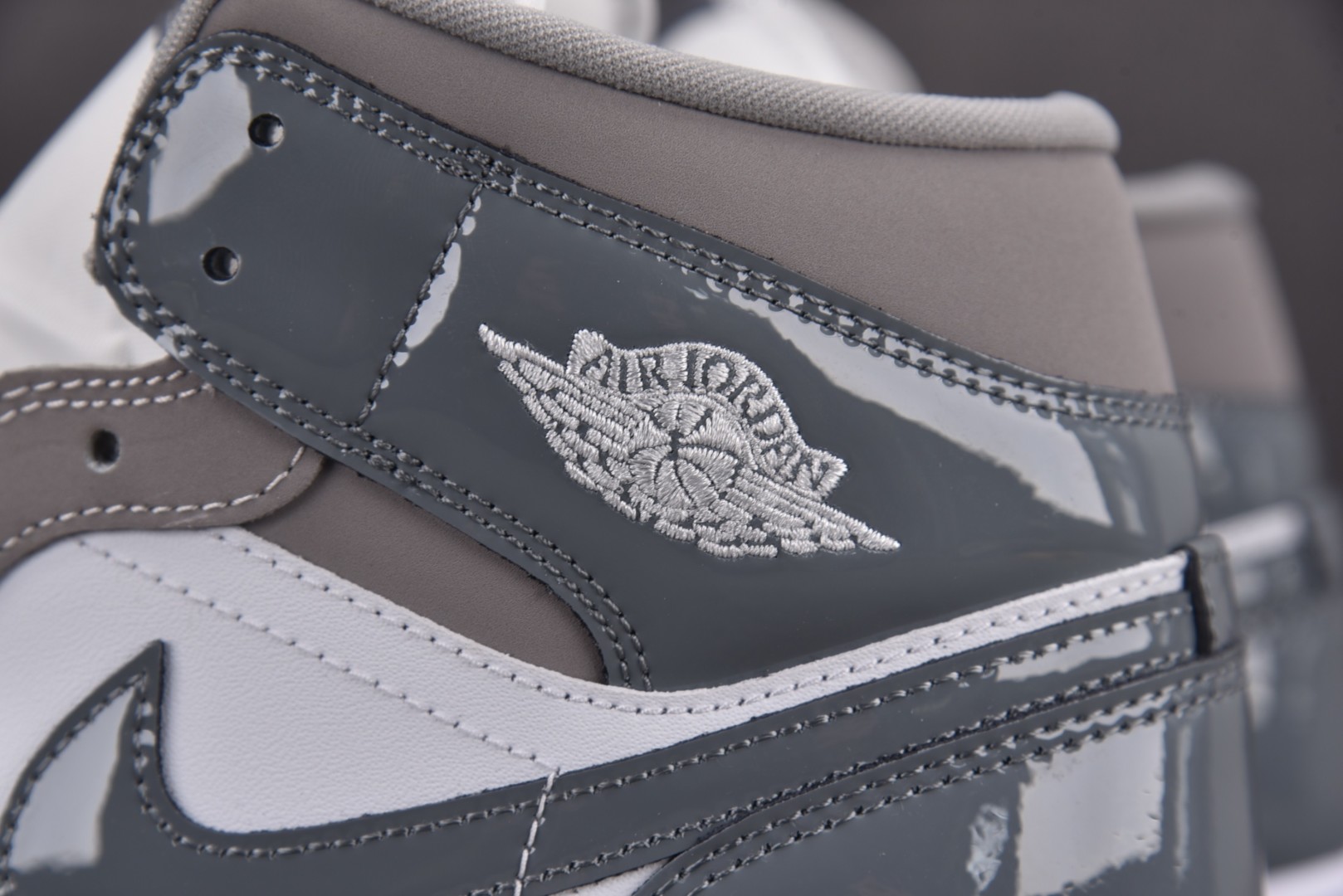 AJ1中帮 尺码40-46

纯原版出品-Air Jordan 1 Mid SE White Mediu