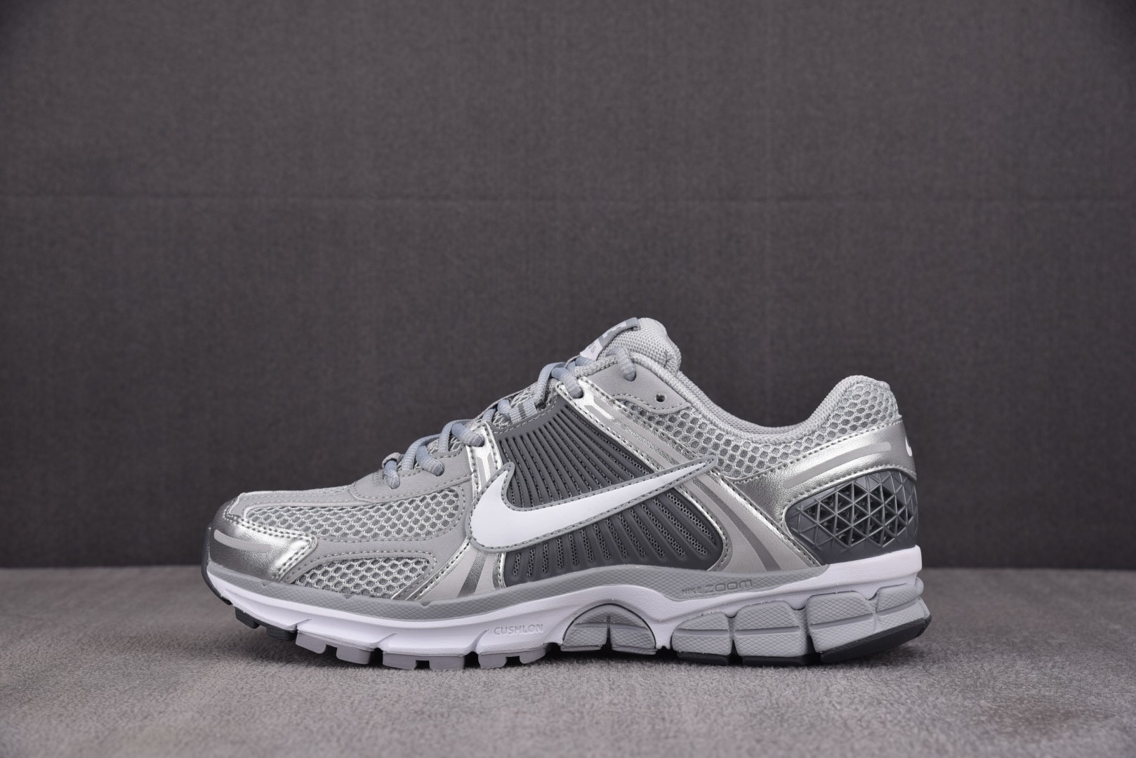 Vomero5 尺码35.5-46

纯原版出品-Zoom Vomero 5 Cool Grey 酷灰 