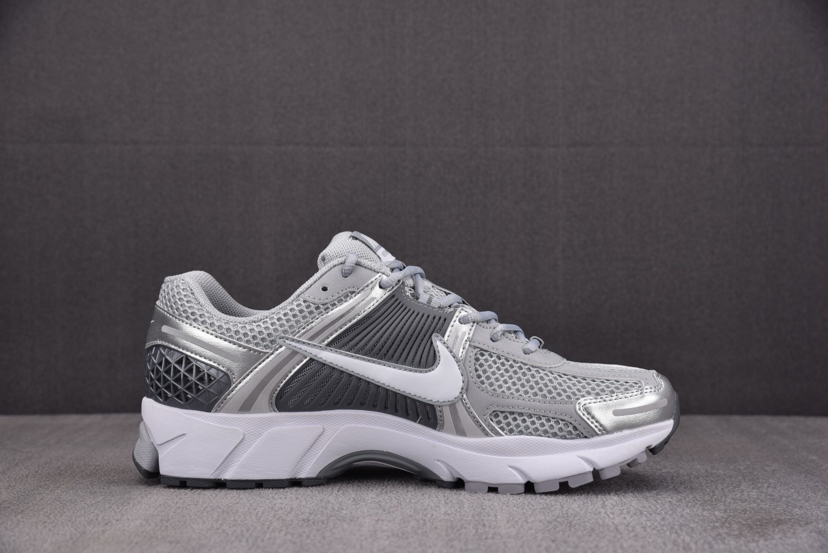 Vomero5 尺码35.5-46

纯原版出品-Zoom Vomero 5 Cool Grey 酷灰 