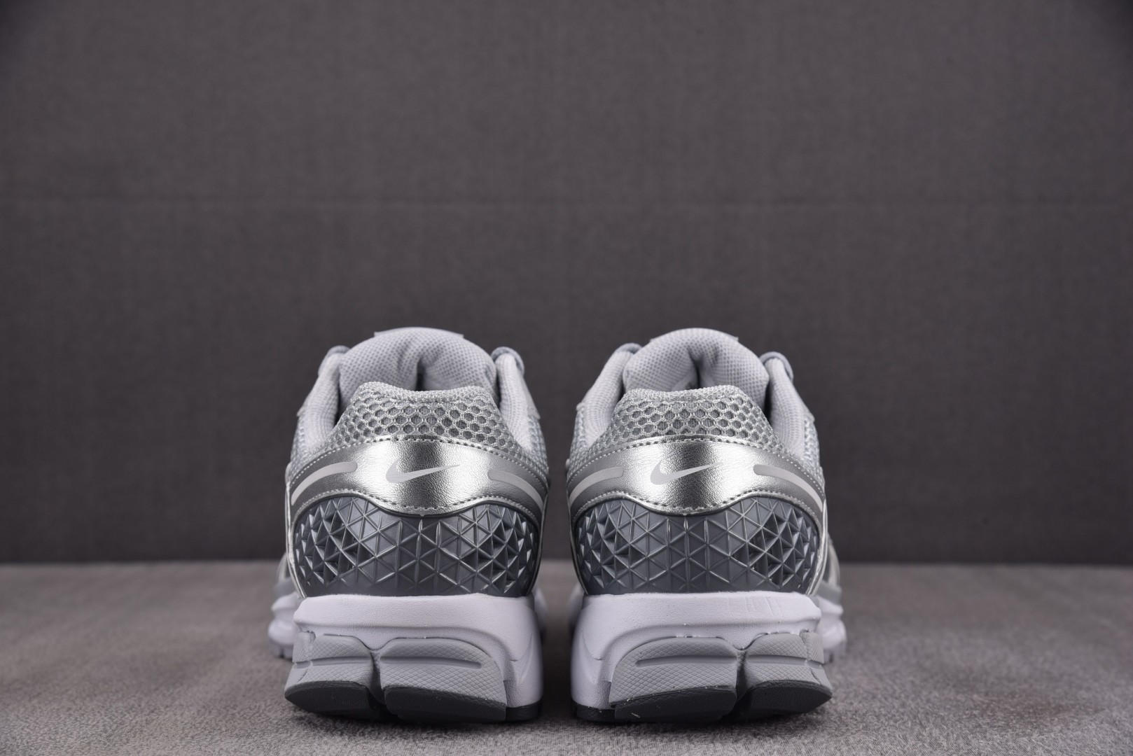 Vomero5 尺码35.5-46

纯原版出品-Zoom Vomero 5 Cool Grey 酷灰 
