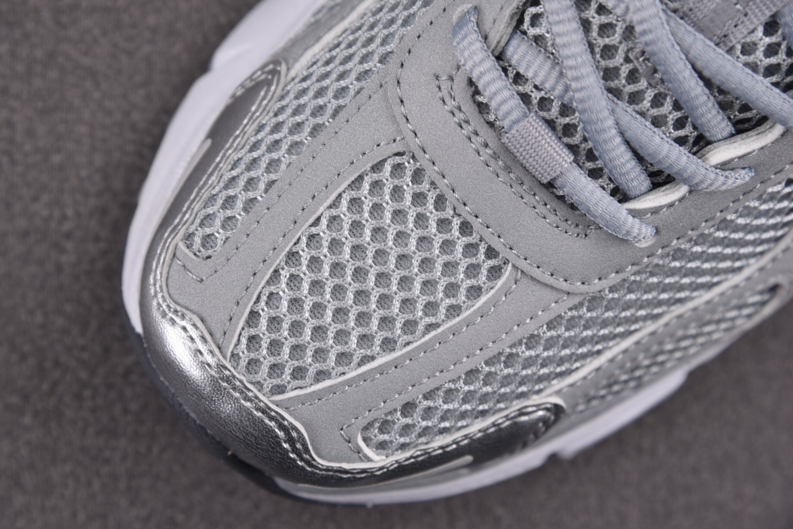 Vomero5 尺码35.5-46

纯原版出品-Zoom Vomero 5 Cool Grey 酷灰 