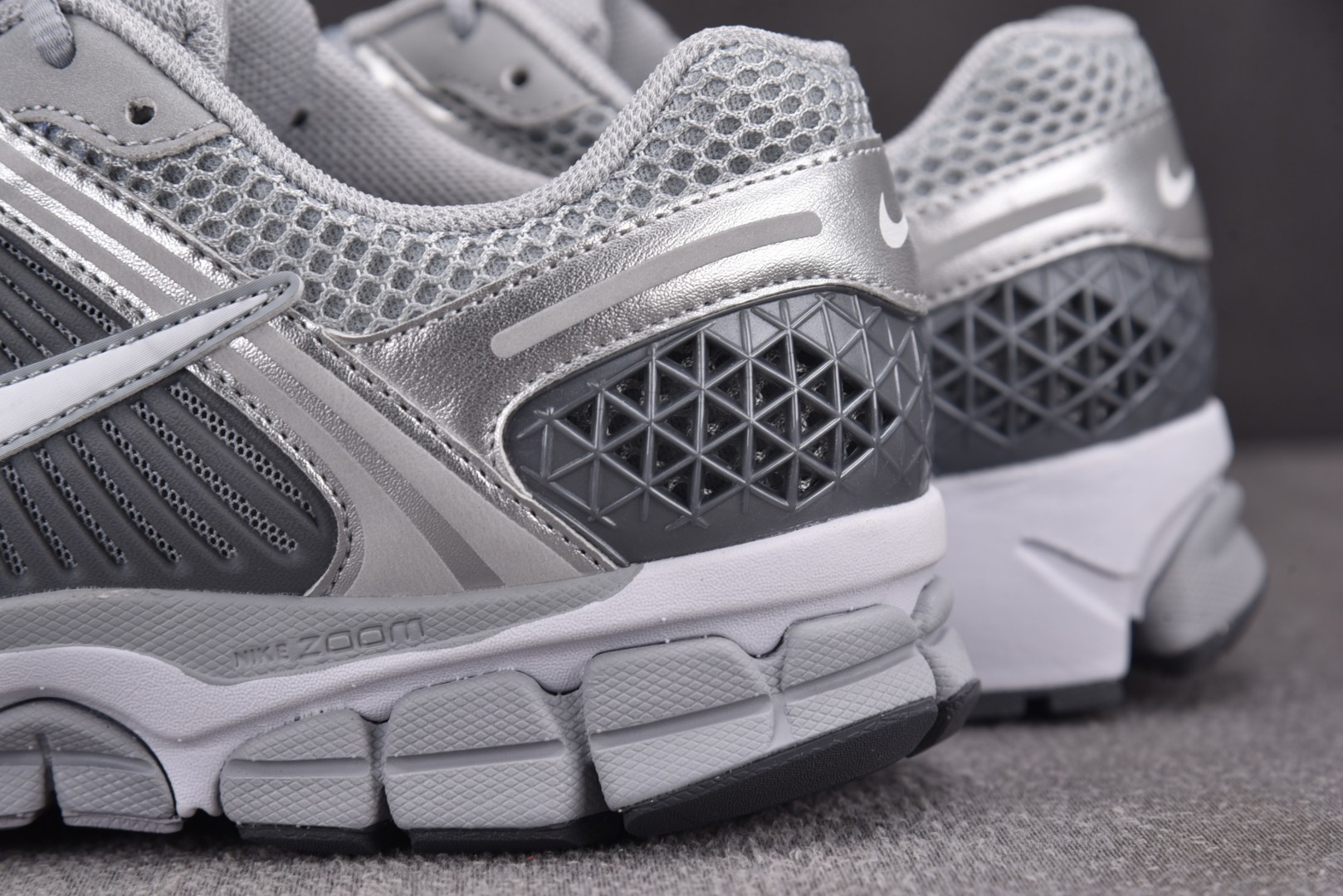 Vomero5 尺码35.5-46

纯原版出品-Zoom Vomero 5 Cool Grey 酷灰 