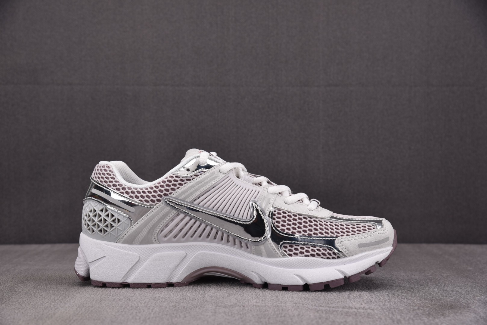 Vomero5 尺码35.5-46

纯原版出品-W NK Zoom Vomero 5 Metallic