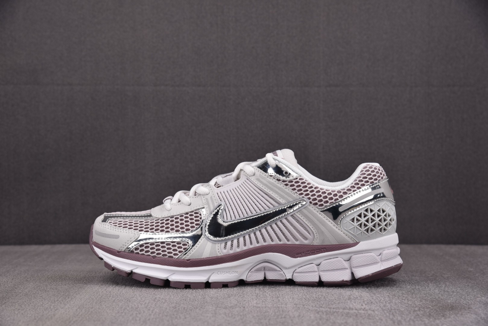 Vomero5 尺码35.5-46

纯原版出品-W NK Zoom Vomero 5 Metallic