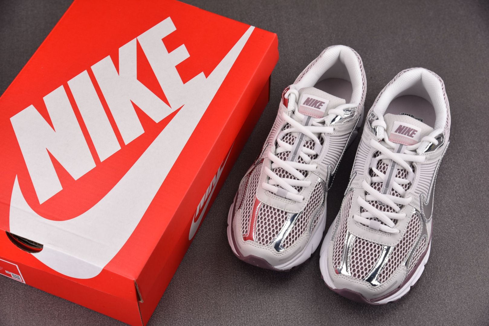 Vomero5 尺码35.5-46

纯原版出品-W NK Zoom Vomero 5 Metallic