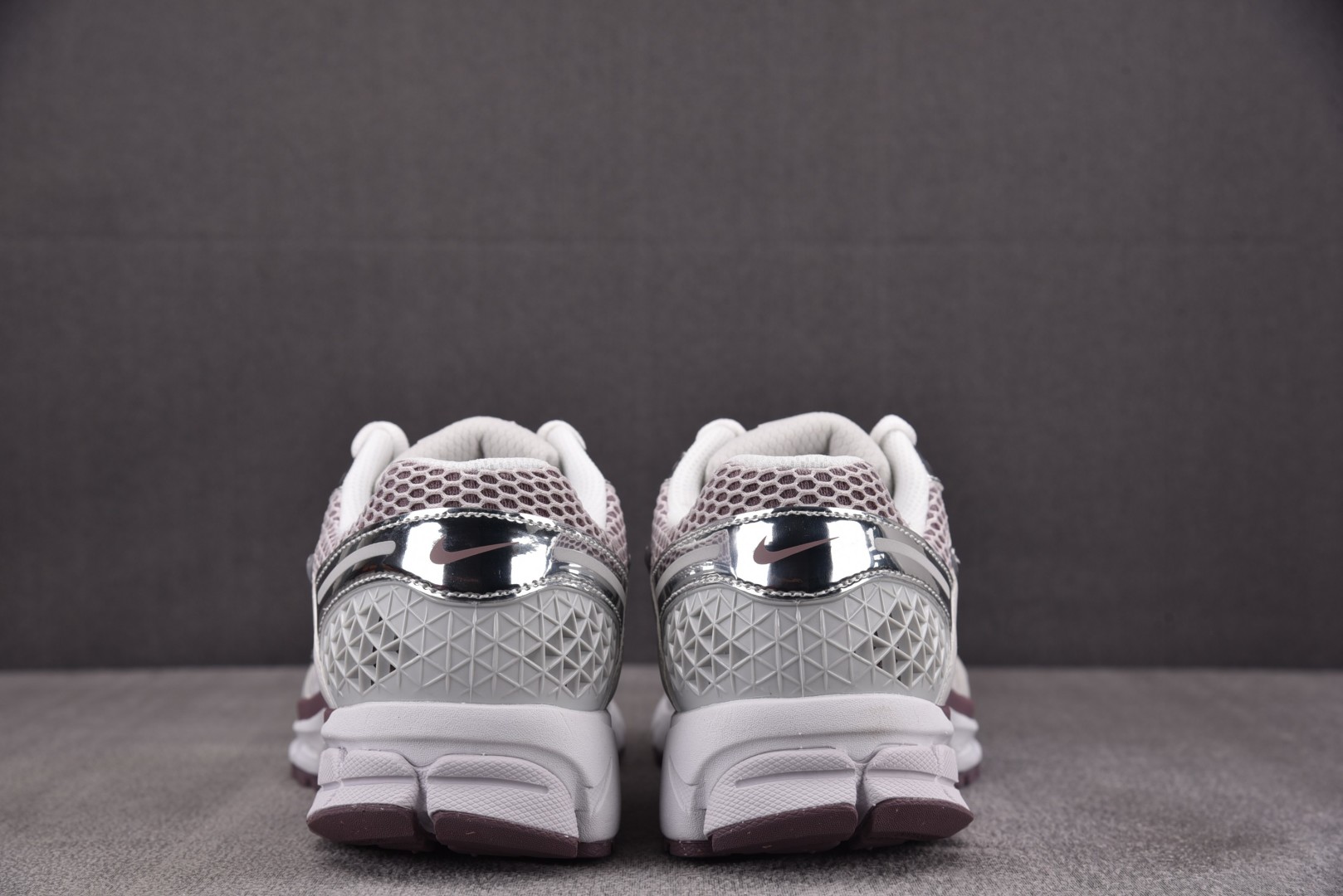 Vomero5 尺码35.5-46

纯原版出品-W NK Zoom Vomero 5 Metallic