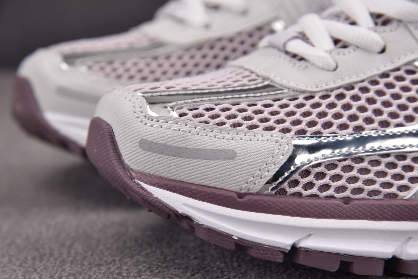 Vomero5 尺码35.5-46

纯原版出品-W NK Zoom Vomero 5 Metallic