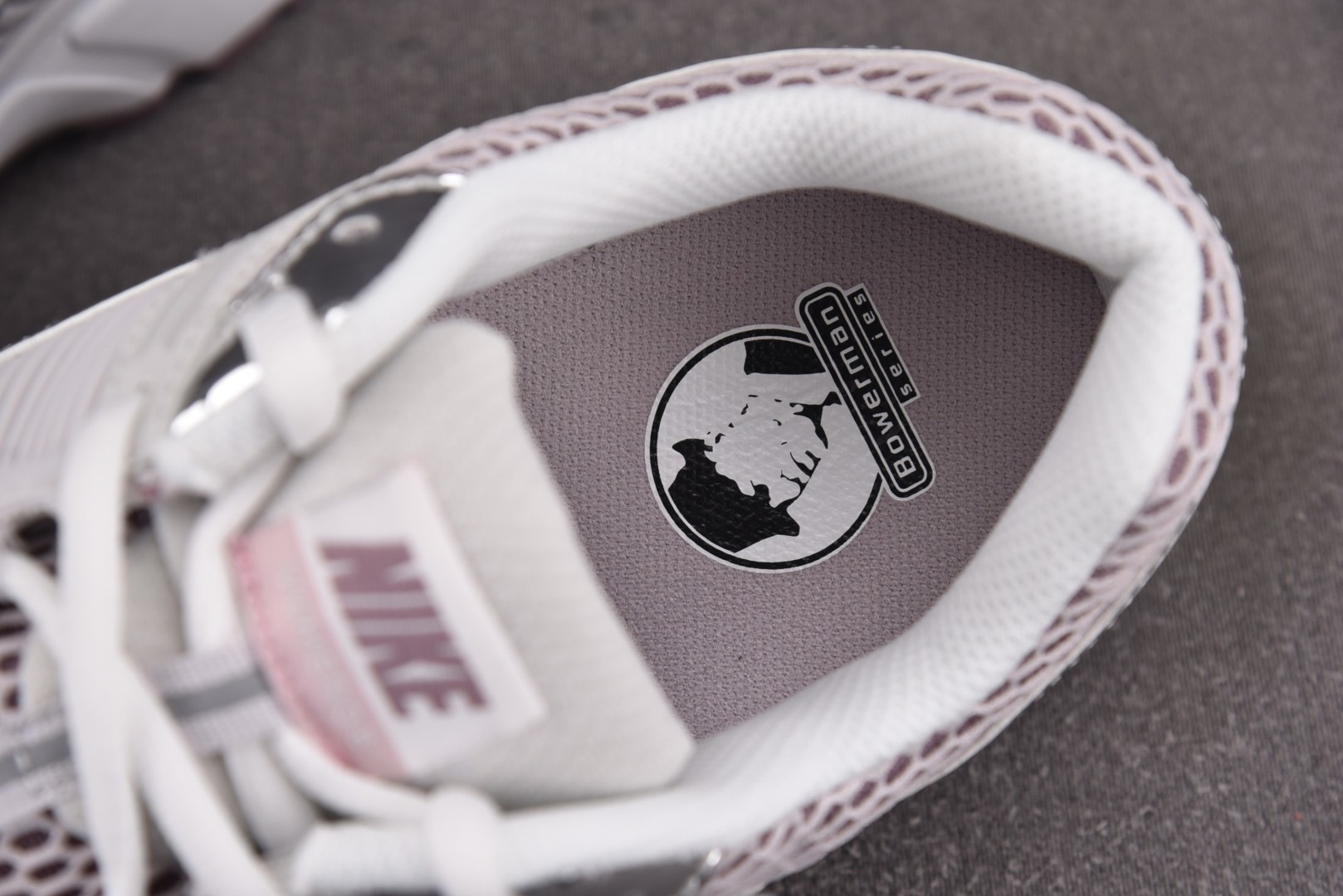 Vomero5 尺码35.5-46

纯原版出品-W NK Zoom Vomero 5 Metallic