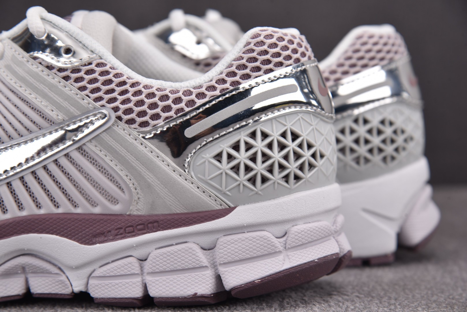 Vomero5 尺码35.5-46

纯原版出品-W NK Zoom Vomero 5 Metallic
