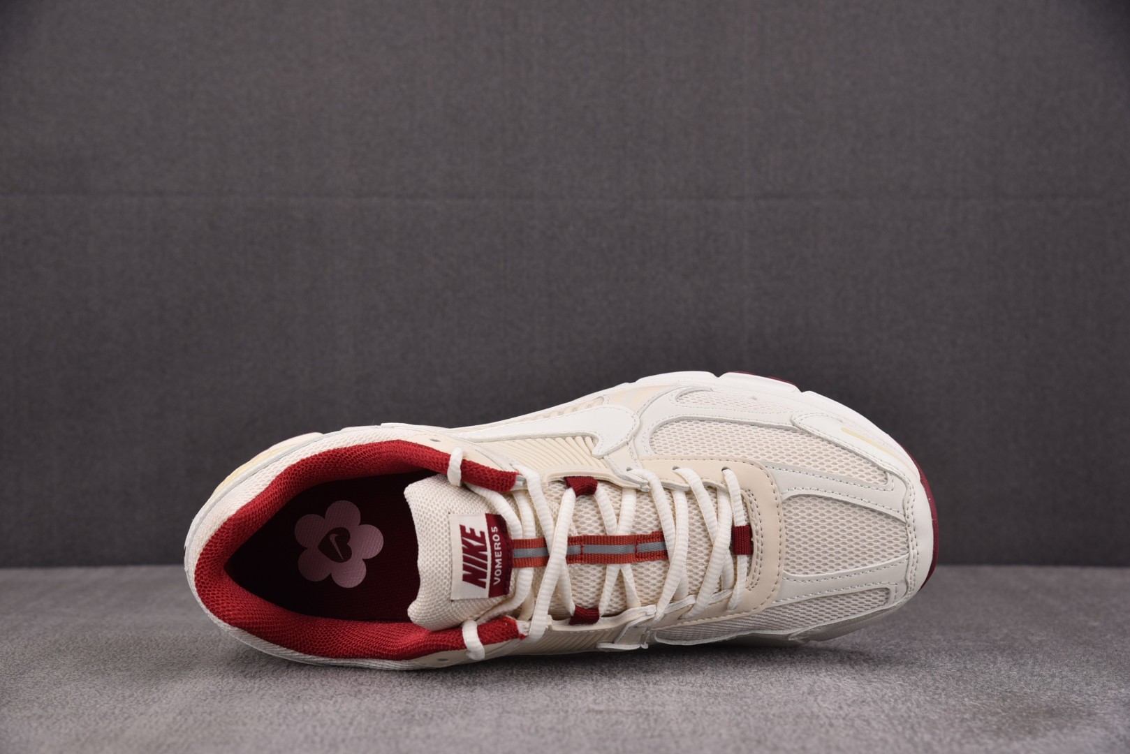 Vomero5 尺码35.5-46

纯原版出品-W NK Zoom Vomero 5 Valentin