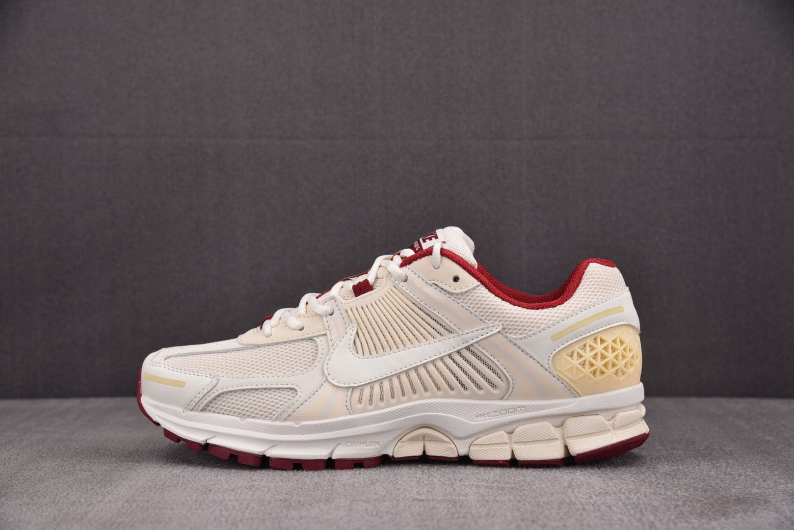 Vomero5 尺码35.5-46

纯原版出品-W NK Zoom Vomero 5 Valentin