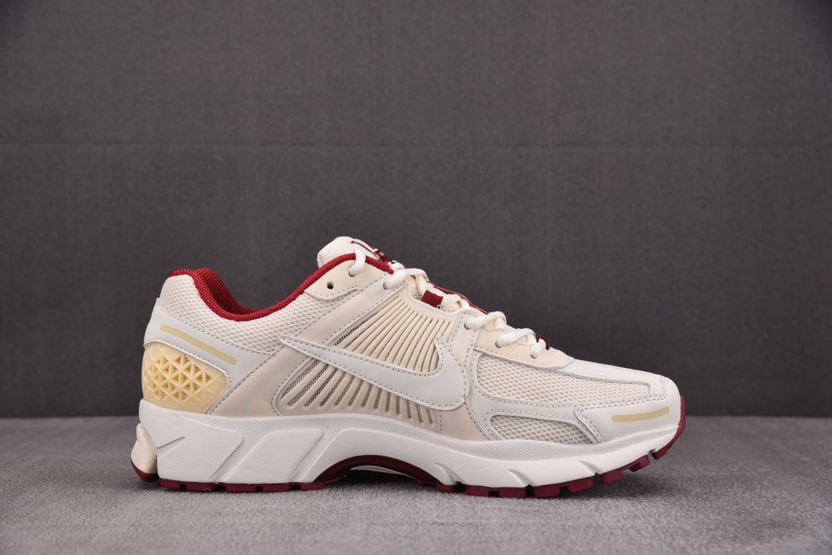 Vomero5 尺码35.5-46

纯原版出品-W NK Zoom Vomero 5 Valentin