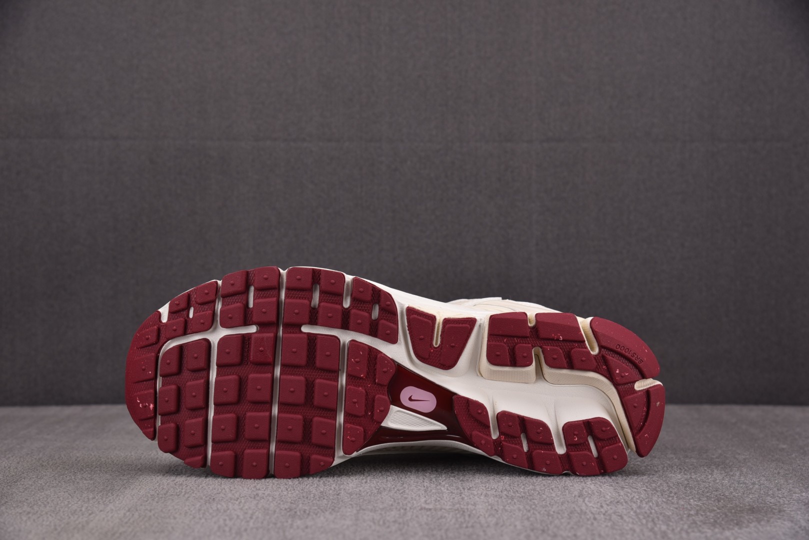 Vomero5 尺码35.5-46

纯原版出品-W NK Zoom Vomero 5 Valentin