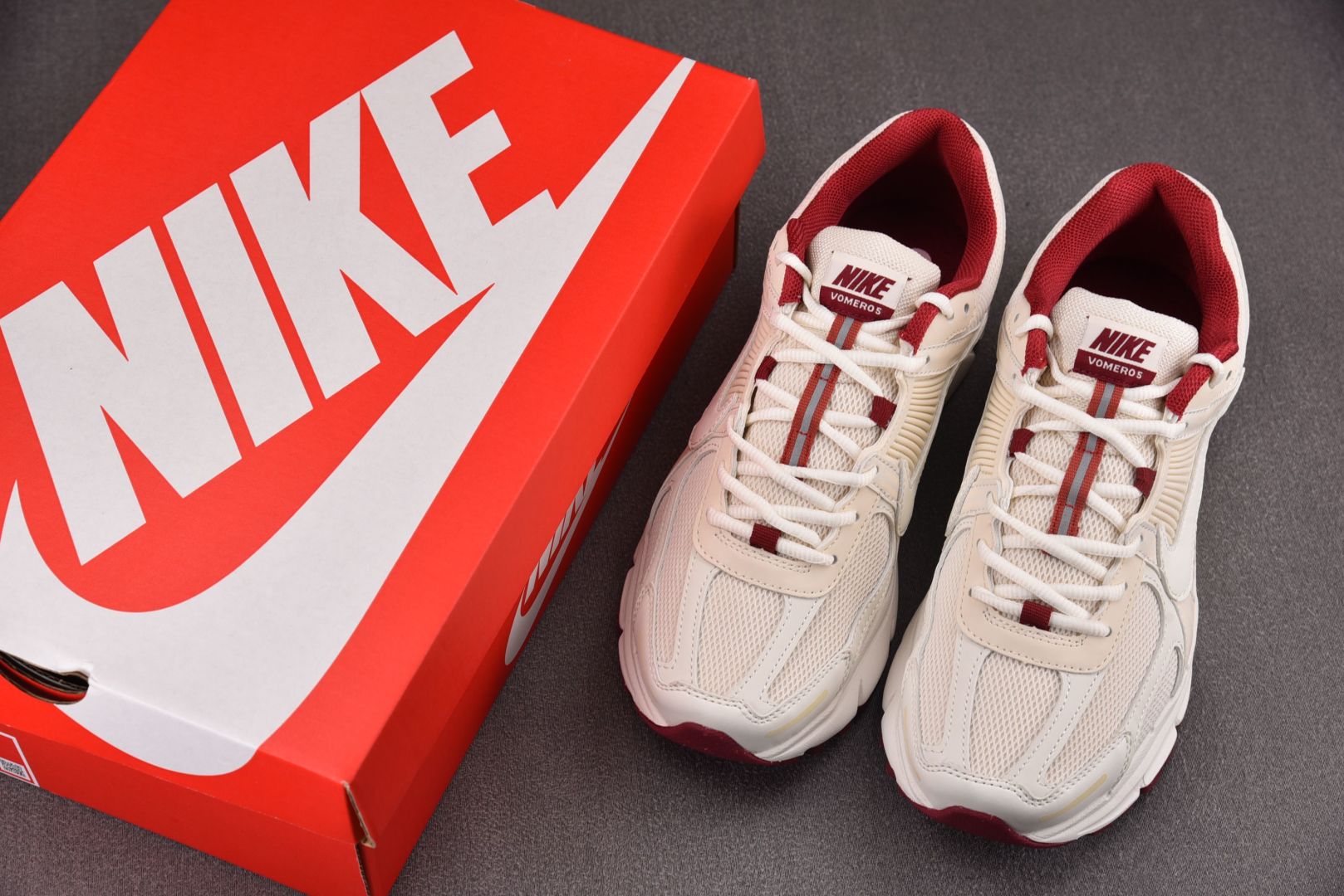 Vomero5 尺码35.5-46

纯原版出品-W NK Zoom Vomero 5 Valentin