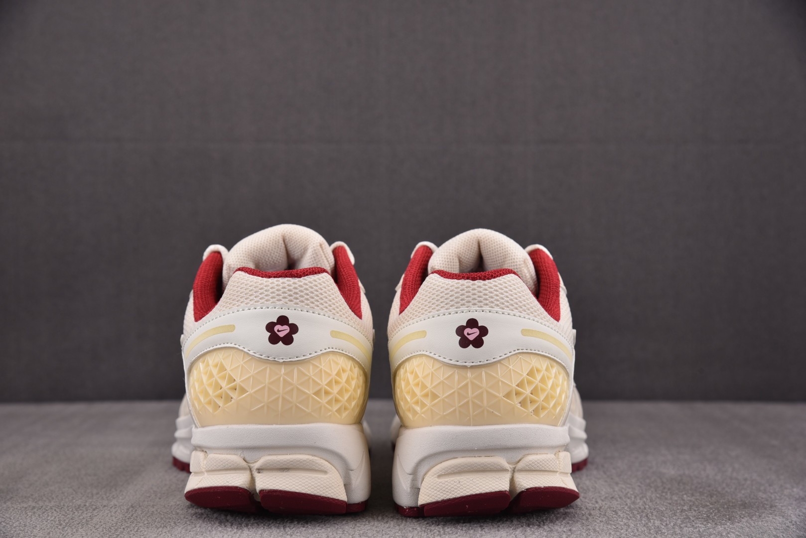 Vomero5 尺码35.5-46

纯原版出品-W NK Zoom Vomero 5 Valentin