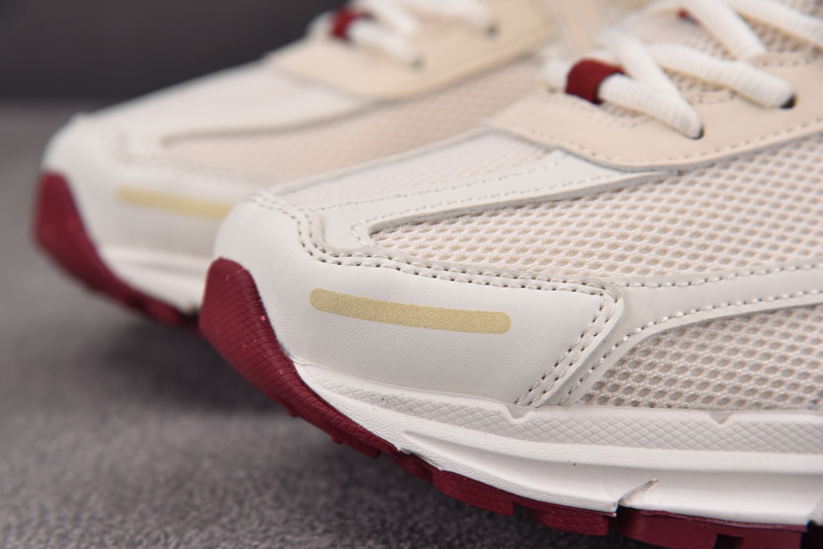 Vomero5 尺码35.5-46

纯原版出品-W NK Zoom Vomero 5 Valentin
