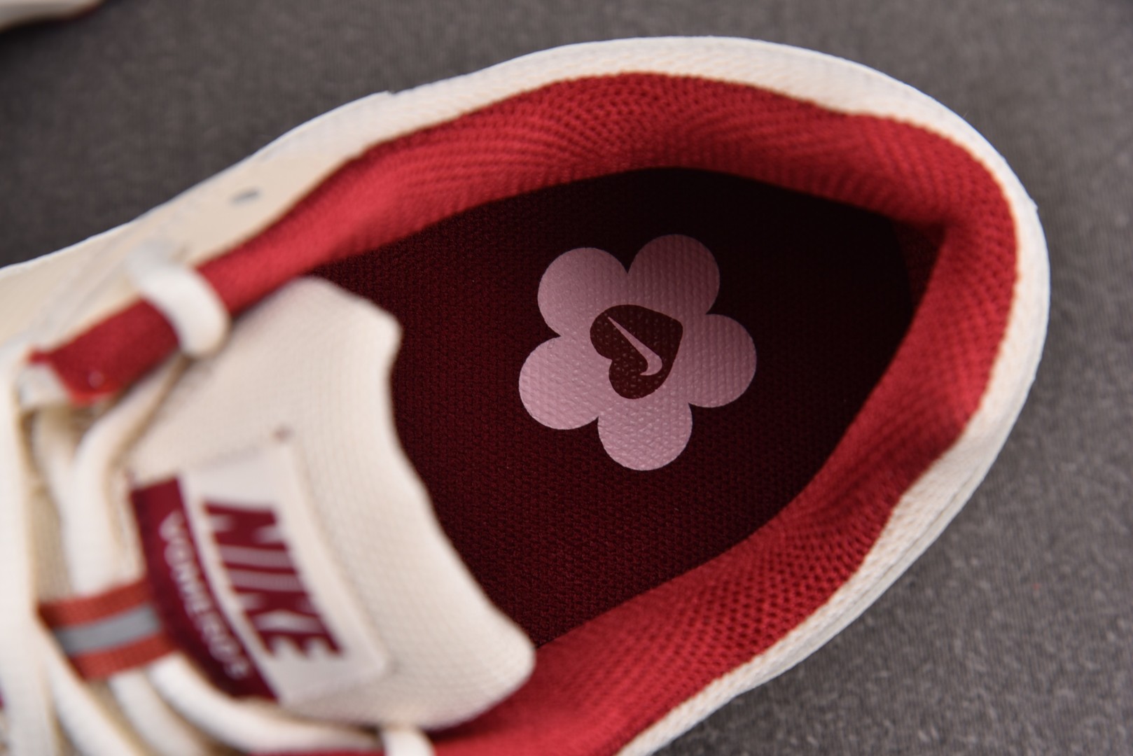 Vomero5 尺码35.5-46

纯原版出品-W NK Zoom Vomero 5 Valentin