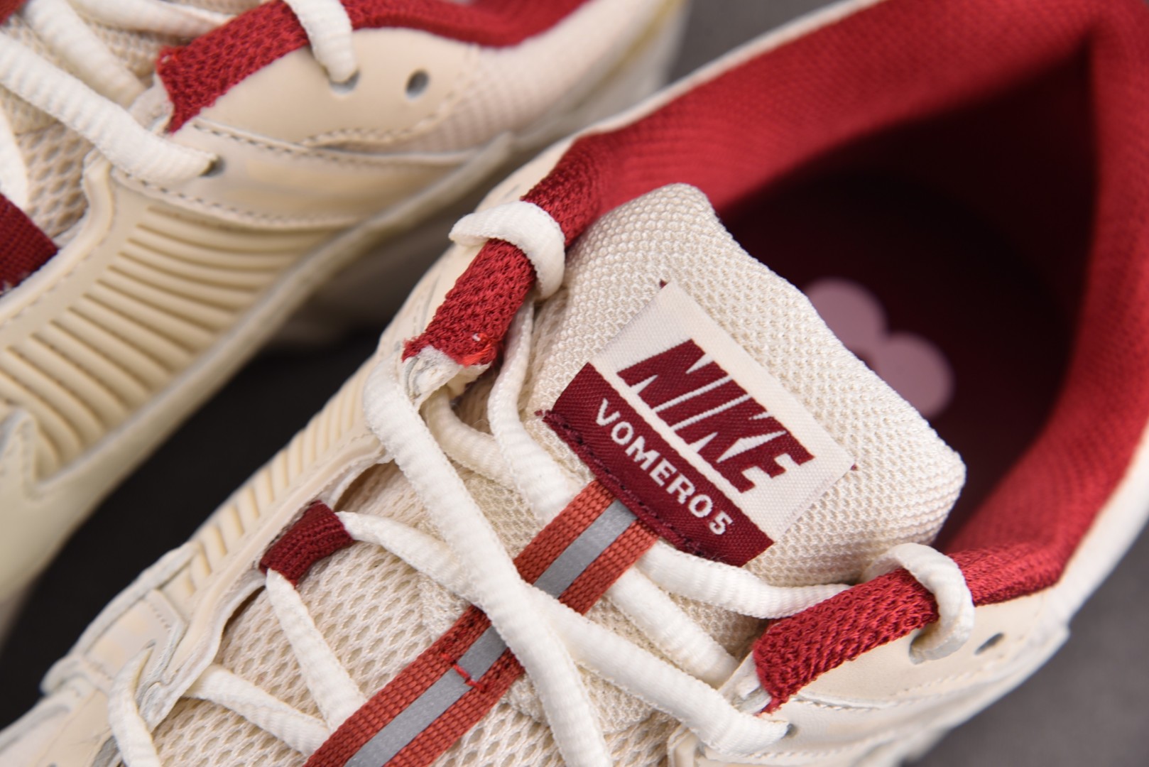 Vomero5 尺码35.5-46

纯原版出品-W NK Zoom Vomero 5 Valentin