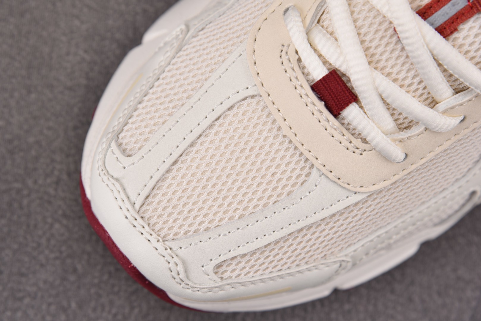 Vomero5 尺码35.5-46

纯原版出品-W NK Zoom Vomero 5 Valentin
