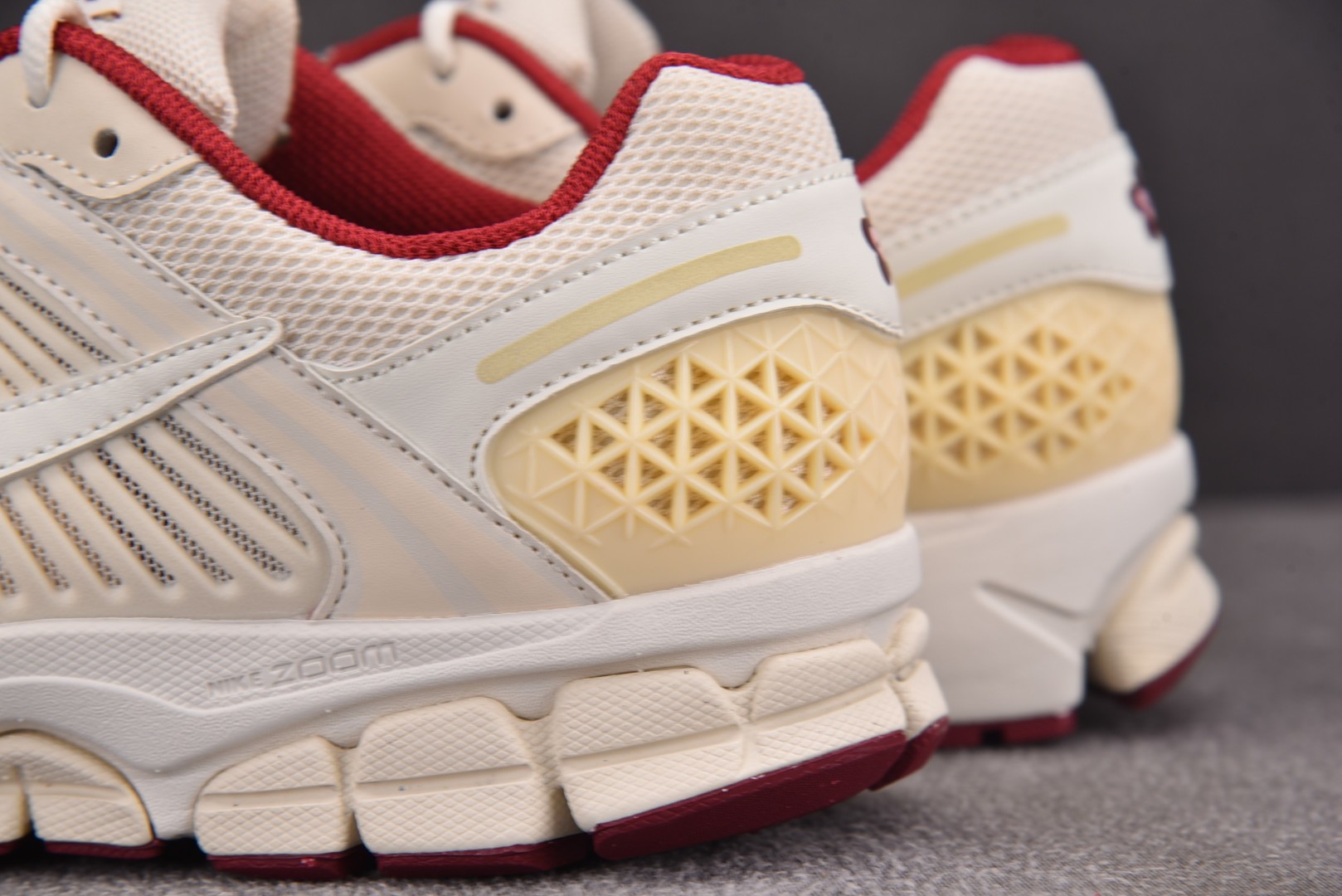 Vomero5 尺码35.5-46

纯原版出品-W NK Zoom Vomero 5 Valentin