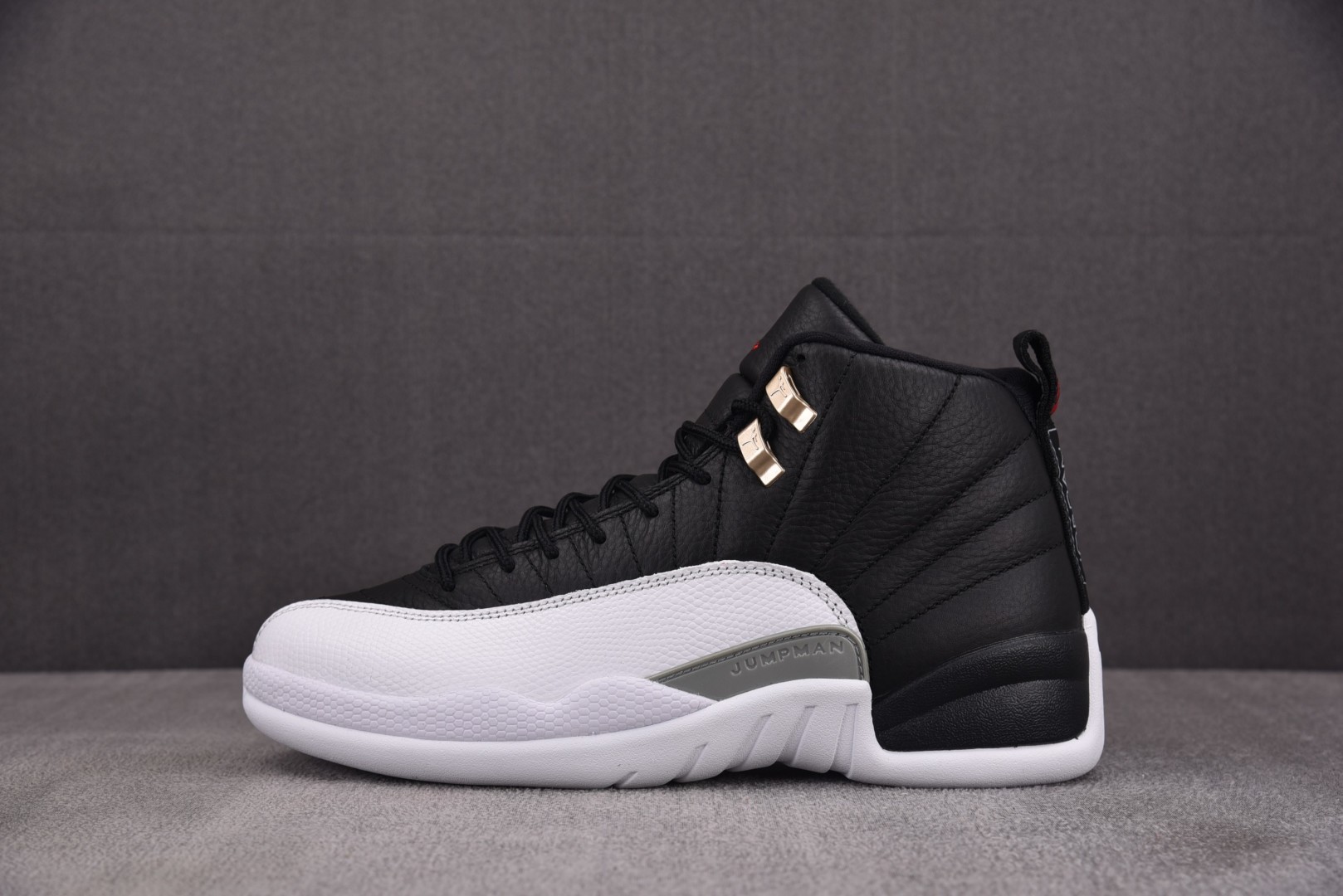 AJ12尺码40-47.5

纯原版出品-Air Jordan 12 Retro Playoffs 季后