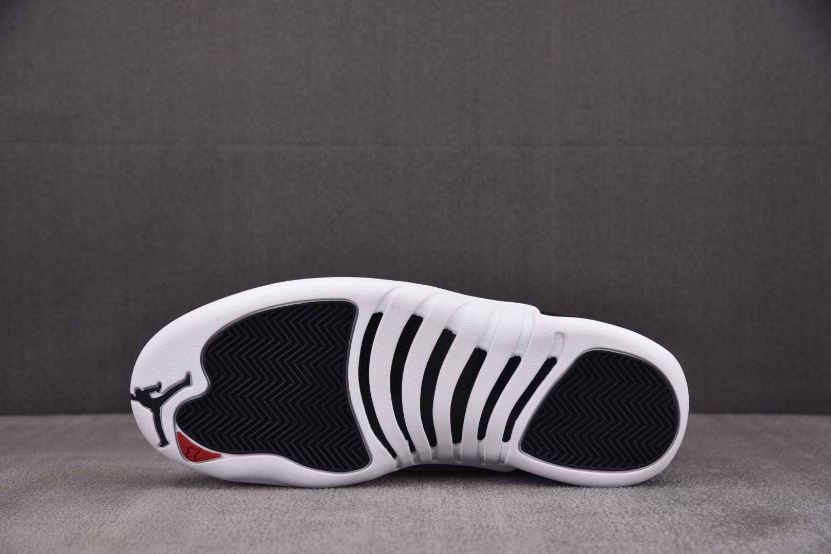 AJ12尺码40-47.5

纯原版出品-Air Jordan 12 Retro Playoffs 季后
