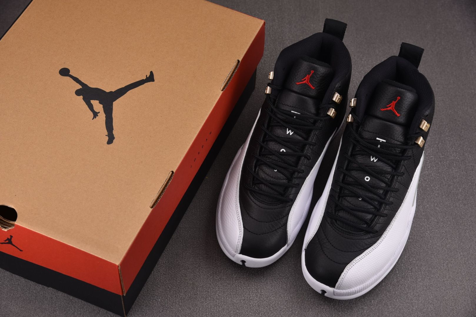 AJ12尺码40-47.5

纯原版出品-Air Jordan 12 Retro Playoffs 季后