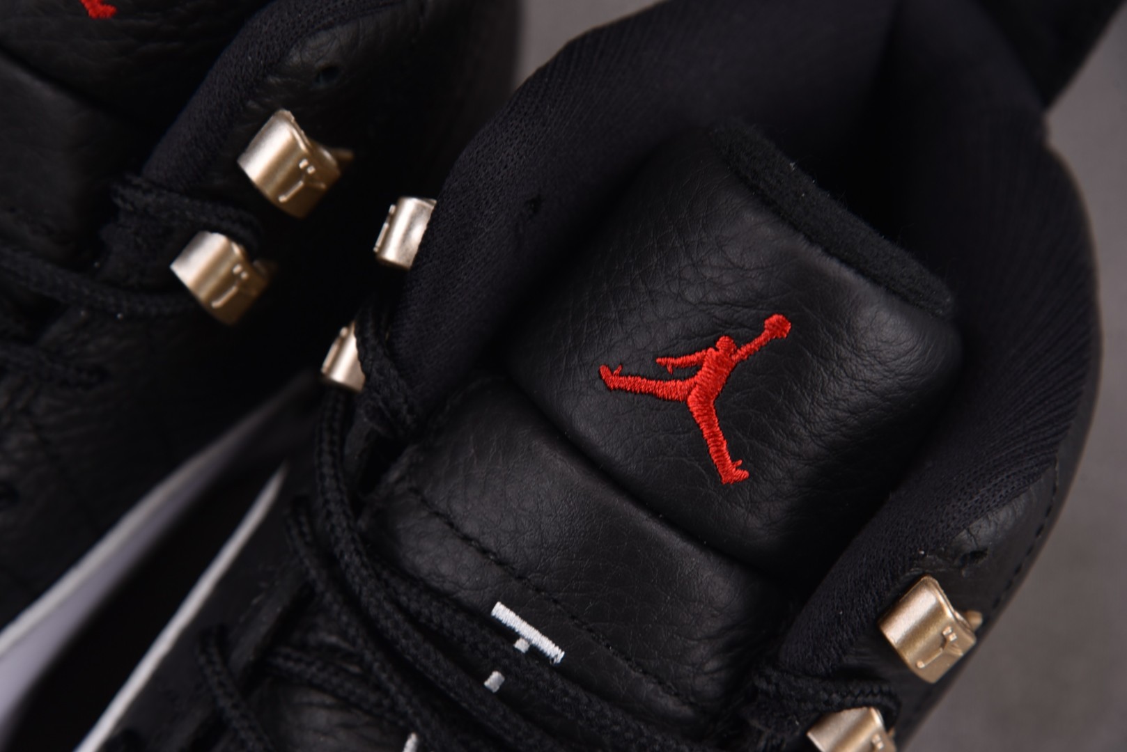 AJ12尺码40-47.5

纯原版出品-Air Jordan 12 Retro Playoffs 季后